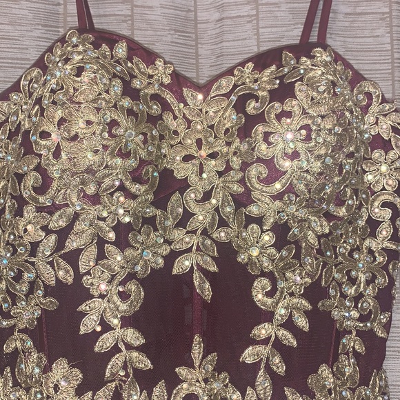 NWOT- Blondie Nites- Maroon and Gold Homecoming Dress - Picture 3 of 4